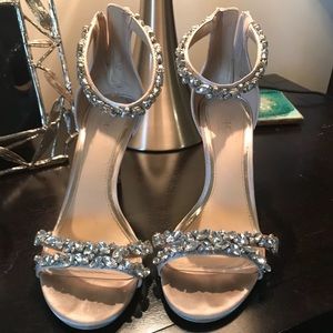 Jewl by Badgley Mischka heels